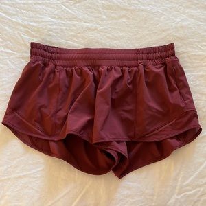 Lululemon 2.5in Hotty Hot Womens Burgundy Shorts Size 10